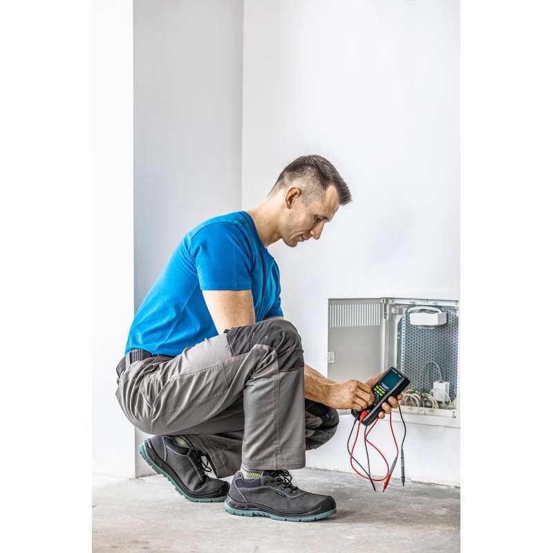 VILS_HT5K412_t-shirt_KALMIT_HT5K805_spodnie_NAAB_HT5K567_polbuty